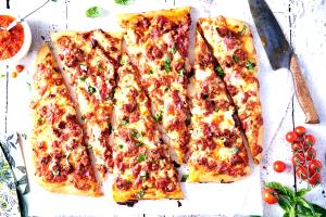 1 Surface Inch Lowfat Thin Crust Pizza with Meat and Vegetables