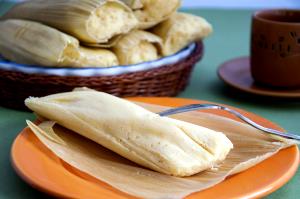 1 tamale (85 g) Chicken Tomatillo Tamales