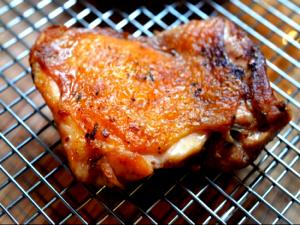 1 Thigh, Bone Removed Chicken Thigh Meat and Skin (Broilers or Fryers, Stewed, Cooked)