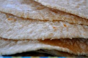 1 tortilla (47 g) Whole Grain Flour Tortillas with Rolled Oats & Flax Seeds