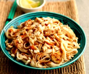 1 tray (200 g) Chicken Pad Thai