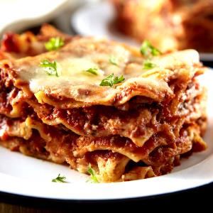 1 tray (247 g) Meat Lasagna with Hearty Sauce & 3 Cheeses