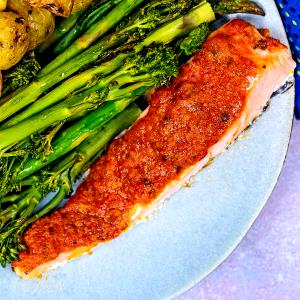1 tray (269 g) Garlic Pesto Salmon with Asparagus