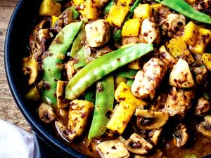 1 tray (269 g) Pineapple Black Bean Chicken