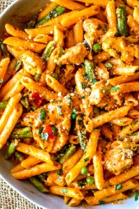 1 tray (283 g) Chicken Chipotle Pasta