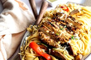 1 tray (301 g) Grilled Chicken Linguini