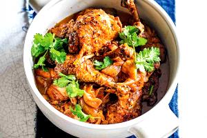 1 tray (318 g) Adobo Chicken Thighs with Cilantro Garlic Carrots