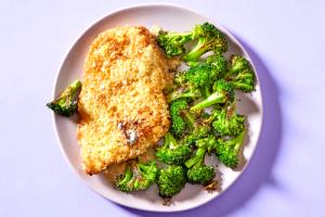 1 tray (323 g) Creamy Parmesan Chicken with Roasted Broccoli