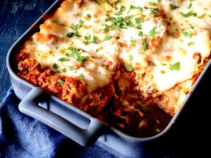 1 tray (342 g) Four Cheese Lasagna with Meat Sauce