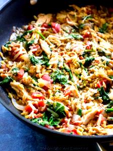 1 tray (342 g) Grilled Chicken with Spinach Orzo & Roasted Garlic Lemon Veloute