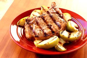 1 tray (354 g) Herb Grilled Pork Chop with Apple Mustard