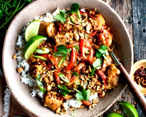 1 tray (356 g) Spicy Thai Peanut Chicken
