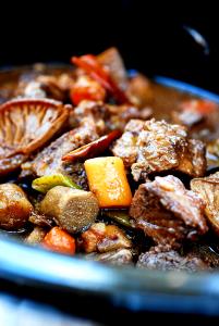 1 tray (369 g) Slow Braised Beef