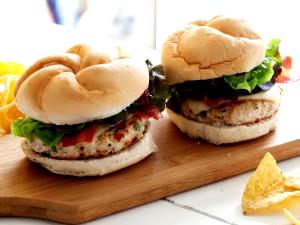 1 tray (400 g) Southwest Turkey Burger