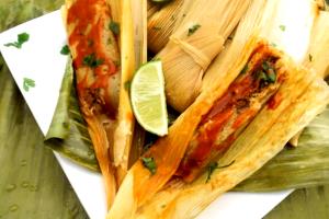 1 tray Beef Tamale with Tomatillo Chili Sauce