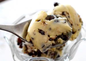 1 tub (157 g) Malted Vanilla Chocolate Pretzel Ice Cream