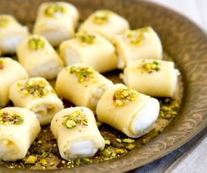 1 Whole (66.0 G) Sweet Cheese Rolls