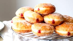 1 Whole (85.0 G) Donut with Jelly Filling