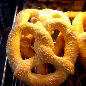 1 Whole, Medium (115.0 G) Soft Pretzels