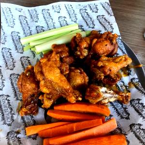1 wing Cabos 7 Spice Wings