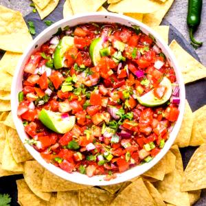 10 chips (28 g) Red Peppers with Salsa Fresca Tortilla Chips