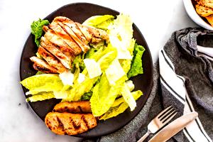 10 Oz Grilled Chicken Caesar Entree