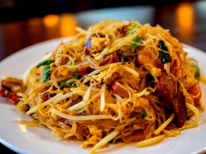 10 Oz Singapore Noodles Entree