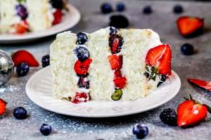 100 G Angel Food Cake with Fruit and Icing or Filling
