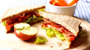 100 G Bacon, Lettuce and Tomato Sandwich with Spread