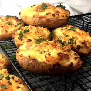 100 G Baked Potato Stuffed with Cheese (Peel Eaten)