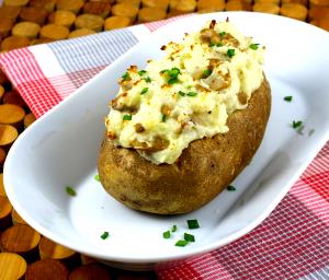 100 G Baked Potato Stuffed with Sour Cream (Peel Eaten)