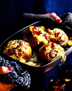 100 G Baked Potato Topped with Cheese Sauce and Bacon