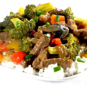 100 G Beef, Rice and Vegetables in Gravy (Including Carrots, Broccoli, and/or Dark-Green Leafy, Mixture)