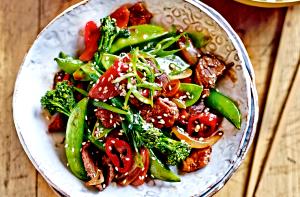 100 G Beef, Rice and Vegetables in Soy-Based Sauce (Mixture)