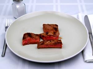 100 G Beef Top Round (Trimmed to 1/8" Fat, Choice Grade, Cooked, Broiled)