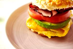 100 G Biscuit with Egg and Ham