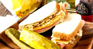 100 G Bologna and Cheese Sandwich with Spread