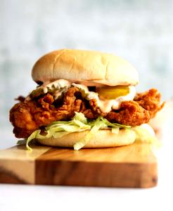 100 G Breaded Fried Chicken Fillet Sandwich with Tomato and Spread
