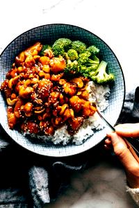 100 G Cashew Chicken