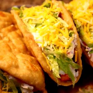 100 G Chalupa with Beans, Cheese, Lettuce and Tomato