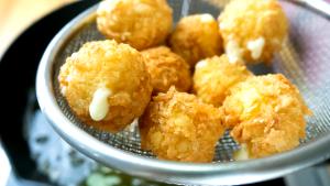 100 G Cheese Filled Potato Puffs