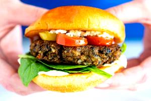 100 G Cheeseburger (Single Patty with Condiments and Vegetables)