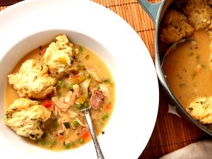 100 G Chicken or Turkey, Dumplings and Vegetables in Gravy (Mixture)