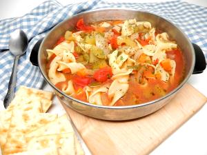 100 G Chunky Style Chicken Vegetable Stew Type Soup with Noodles
