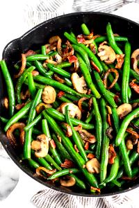 100 G Cooked Green String Beans with Mushroom Sauce
