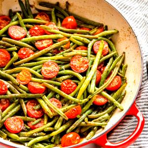 100 G Cooked Green String Beans with Tomatoes (Fat Not Added in Cooking)