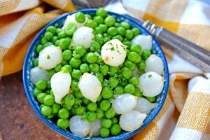 100 G Cooked Peas and Onions (Fat Added in Cooking)