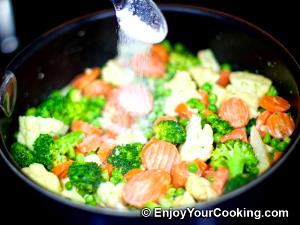 100 G Cooked Vegetable Combination with Cream Sauce (Including Carrots, Broccoli, and/or Dark-Green Leafy)