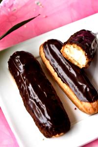 100 G Custard or Cream Filled Eclair (Not Iced)