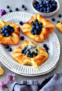 100 G Danish Pastry with Fruit